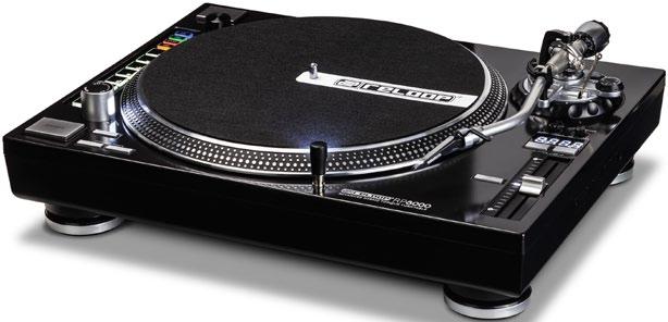 Das ist wirklich mal innovativ: Der Reloop RP8000 ist ein klassischer Vinylplayer mit zusätzlichen DVS-Steuerungen.