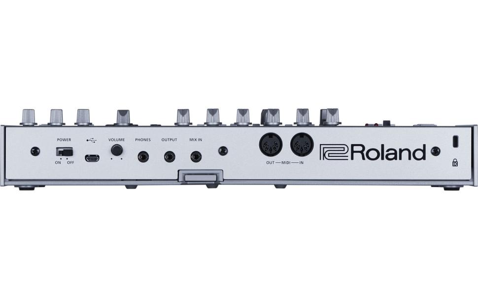 Roland TB-03: Die Miniklinke-Anschlüsse werden nicht jeden erfreuen, dafür kann die TB-03 per USB als MIDI- und Audiointerface (2in/2out) genutzt werden.