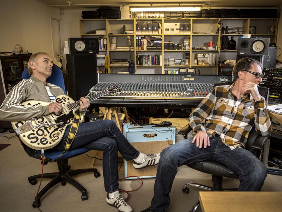 Für das neue Underworld-Album saßen Karl Hyde und Rick Smith zum allerersten Mal von Anfang an zusammen im Studio.