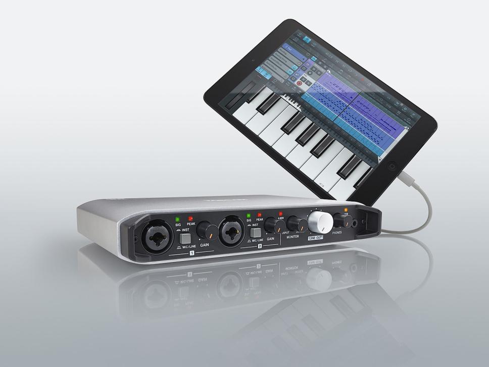 Tascams iXR-Interface verfügt über eine zweite USB-Buchse, über die Sie Ihr iPad oder iPhone direkt per Apple-Ladekabel verbinden können.