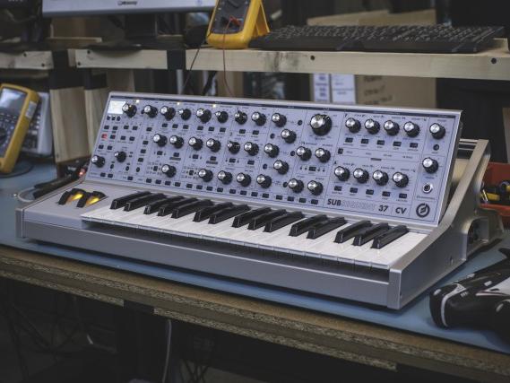 Moog Subsequent 37 CV 