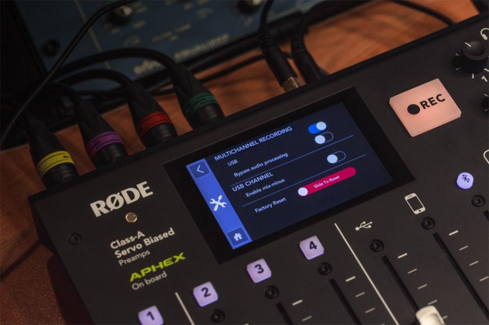 RØDECaster Pro