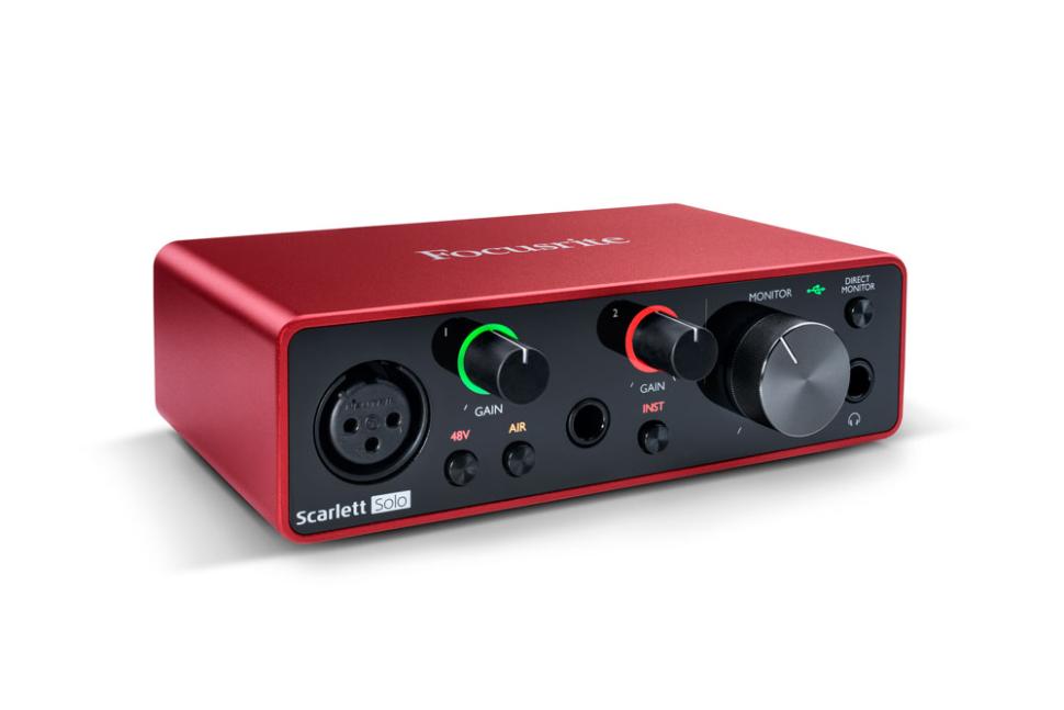 Das günstigere Solo-Modell bietet jeweils einen Mikrofon- und Line/Instrument-Eingang.