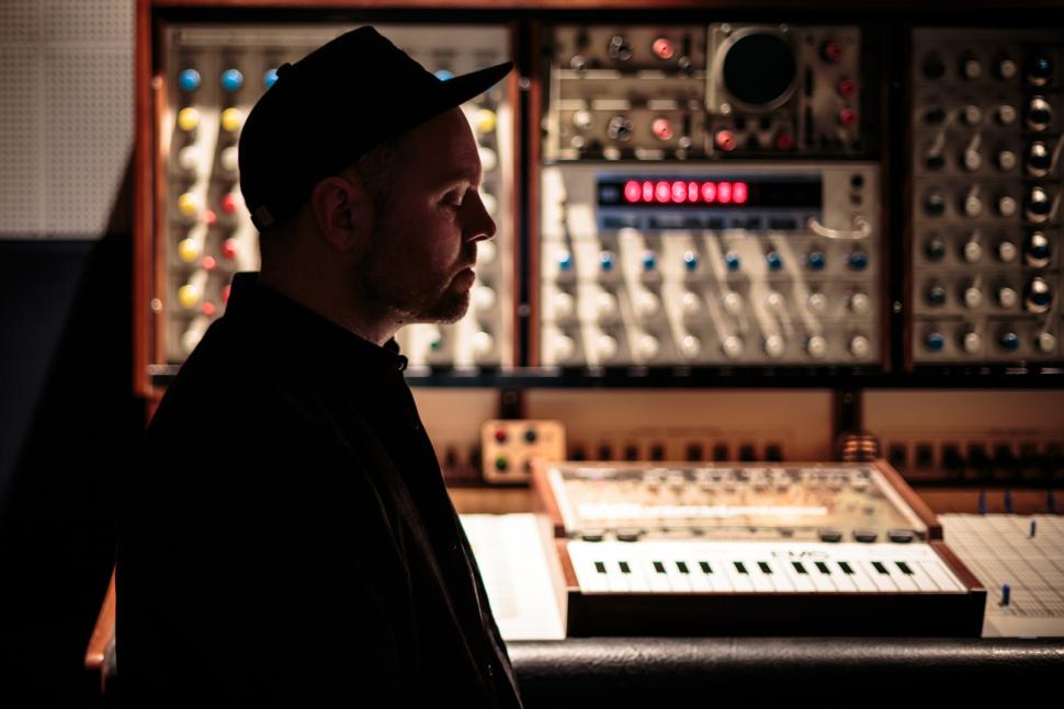 „Eine Kick kann durchaus aus sieben bis acht Ebenen bestehen, damit das Frequenzspektrum komplett ausgefüllt ist.“ (DJ Shadow)