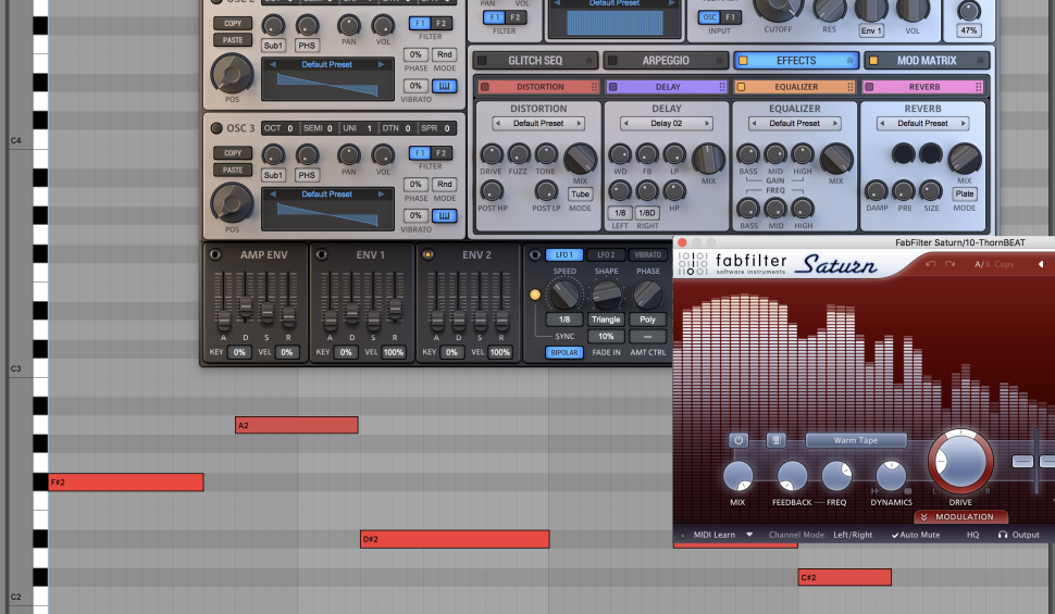 1 Grundlage: Im ersten Schritt muss ein Bass her, aber das ist schnell erledigt, denn wir laden einfach den Thorn Solo mit dem Preset BASS Hollow und schalten Delay sowie Reverb aus. Schon haben wir eine prima Grundlage. Doch auch ein mögliches Pattern ist ruckzuck gefunden: Wir spielen eine Sequenz ein, die schwer betont die Eins betont und schieben anschließend alle Noten um ein Achtel nach rechts.