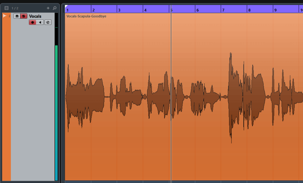 1 Vorbereitungen: Bei der Kompression von Gesang gilt es in erster Linie, die leisen Signalanteile anzuheben, sodass sich die Vocals besser im Mix durchsetzen können. Als Beispiel dient uns eine Gesangsaufnahme der Songwriterin Frederike Jender alias Scapula, die Sie als Audiodatei Vocals-Scapula-Goodbye auf der Heft-DVD finden. Wenn Sie möchten, können Sie auch auf eine eigene Gesangsaufnahme zurückgreifen.
