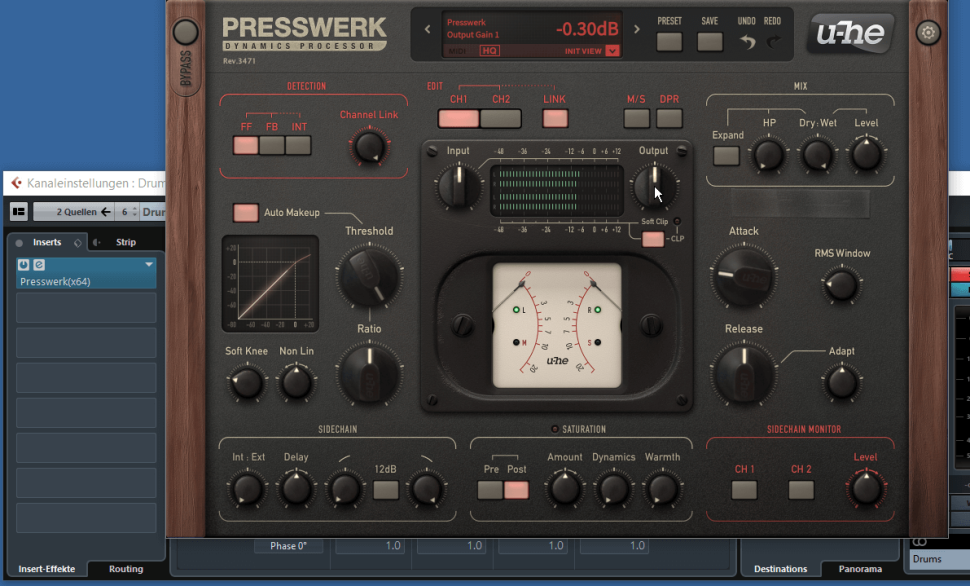 2 Limiter: Stellen Sie Threshold auf -2.5 bis -4 dB und Output Volume auf -0.3 dB sowie Release auf Medium. Dadurch werden die Pegelspitzen abgefangen und die Signale leicht angehoben. Routen Sie dann beide Signale auf eine gemeinsame Gruppenspur und laden Sie auf dieser u-he Presswerk. Aktivieren Sie zunächst den Soft Clipper und stellen Sie Output auf -0.30 dB. So werden Übersteuerungen abgefangen. 