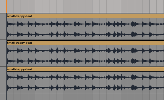 1 Duplikate: Bei kaum einem Genre stehen 808-Drums so hoch im Kurs wie bei Trap. Doch ist der typische Wumms der 808-Kick nur die halbe Miete, denn am Ende muss der sparsam instrumentierte Beat auch fett klingen. Hier helfen wir selbst halbgaren Drums mit doppelter Parallelkompression auf die Sprünge. Laden Sie den trap-drums.wav Loop auf eine Audiospur und duplizieren diese zwei Mal.