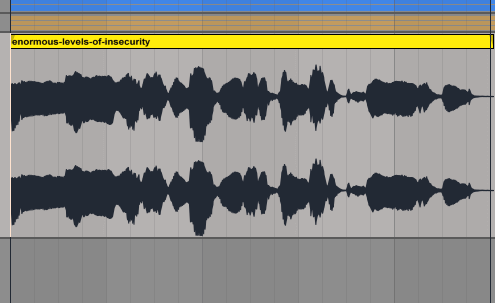 1 Eigenbau: Zischlaute in Vocal Aufnahmen sind eine lästige Sache. De-Esser auf der anderen Seite ein praktisches Gegenmittel. Doch nicht immer funktioniert das Mittel wie gewünscht, denn zu variabel ist das weite Feld der Vocals. Also legen wir selbst Hand an. Benötigt wird nichts weiter als ein Sidechain-fähiger Kompressor und ein Equalizer. Laden Sie enormous-levels-of-insecurity.wav auf eine Audiospur.