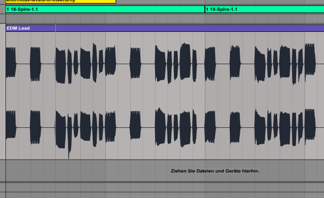 1 Großartig: Es könnte so einfach sein: Sound finden, Reverb dazu und fertig ist das große, breite Kino. So leicht ist es dann der Praxis aber leider doch nicht. Denn je mehr Breit- und Großmacher man einsetzt, desto verwaschener wird das Playback. Meistens zumindest. Denn mit dem richtigen Einsatz von Reverb und Kompression rückt das große Kino ein gutes Stück näher. Laden Sie EDM Lead.wav auf eine Audiospur.