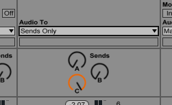 5 Effektweg: ...sondern jede Spur im gewünschten Maße per Send-Regler. Dabei haben Sie die Wahl, ob die Originalspur noch zu hören sein soll oder nur die durch den Kompressor geschleifte Version. Techniken wie Parallel-Kompression lassen sich somit ganz einfach anwenden. Soll die Originalspur nicht mehr zu hören sein, stellen Sie deren Ausgang „Sends only“, damit das Signal nicht mehr zum Master geführt wird.