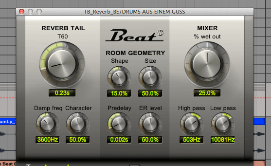 3 Raumeffekt: Stellen Sie REVERB TAIL auf 0.23s und MIXER auf 25.0%, damit der Hall nur ganz leicht beigemischt wird. Mit High pass auf 500 Hz und Low pass auf 10.000 Hz stellen wir sicher, dass sowohl Bässe als auch grelle Höhen außen vor bleiben. Durch die anschließende Kompression wird der Hall ohnehin immens verstärkt. Je nach Art der Drums können Sie das Reverb natürlich mehr aufdrehen.