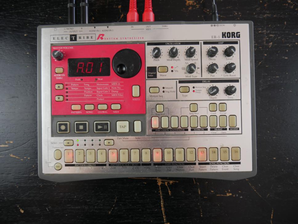 Ein Klassiker unter den digitalen Drum Machines: die Korg Electribe ER-1