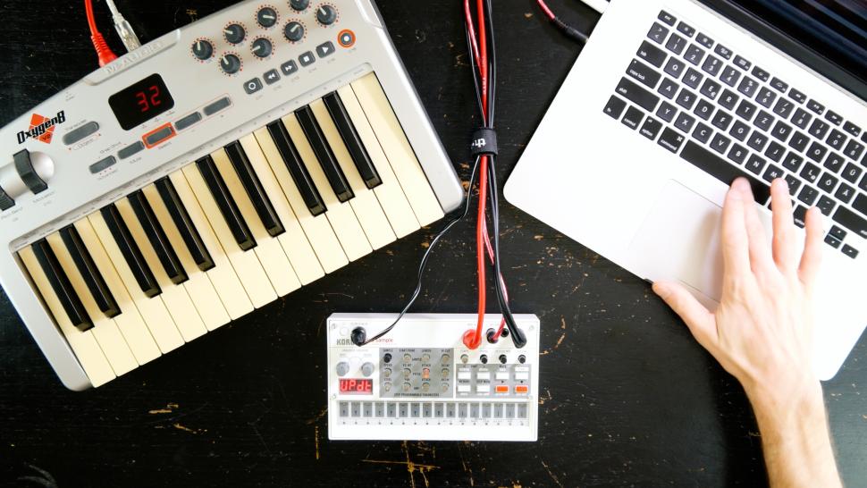 Die Korg Volca Sample wird durch das Update zum chromatisch und polyphon spielbaren Instrument