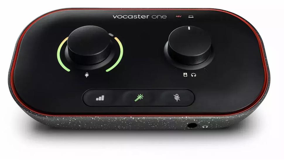 Der Vocaster One von Focusrite bietet alles, was du für den Schnellstart zum eigenen Podcast brauchst.
