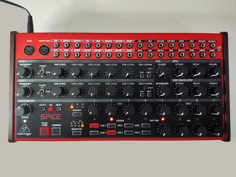 Der halbmodulare Prototyp Spice von Behringer