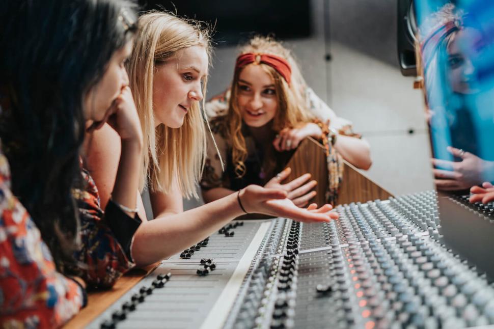 Nimm deine Zukunft in die Hand und werde Teil der BIMM-Community!