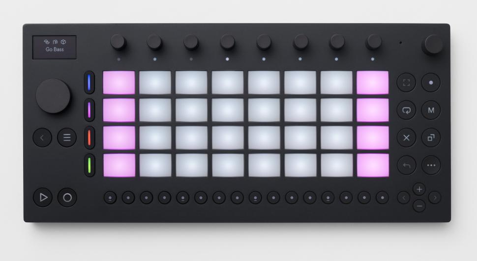 Über den Audioeingang kannst du eigene Samples und Loops aufnehmen. Als Ausgang gibt es leider nur einen Kopfhörerausgang
