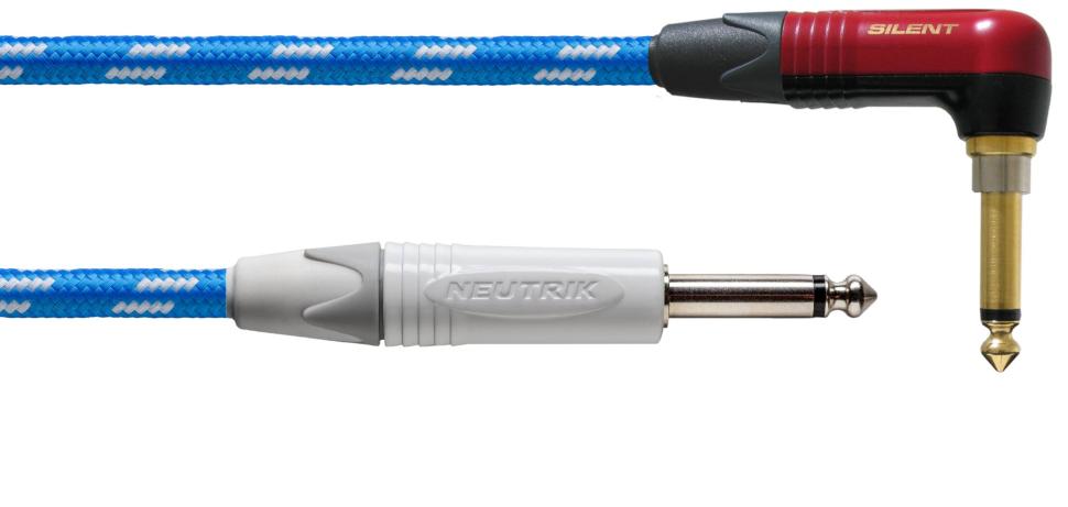 In weiß-blauem Gewebemantel sowie mit einem rechtwinkligen und somit platzsparenden NEUTRIK silentPLUG präsentiert Cordial das CXI RP-SKY-SILENT.