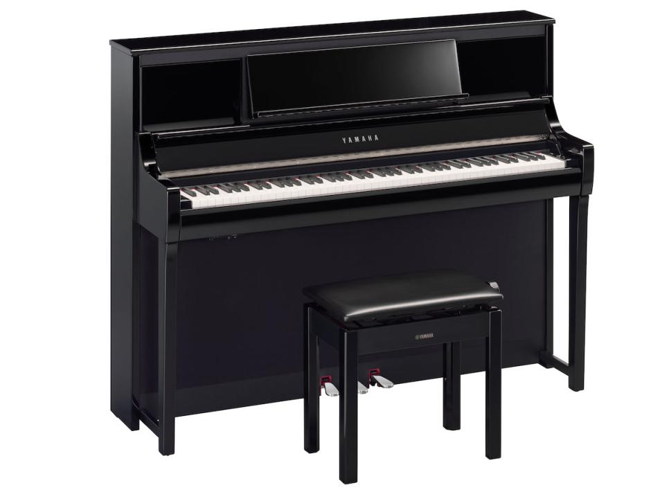 Das Spitzenmodell der Clavinova CSP-200-Serie ist ein Digitalpiano im Upright-Style mit einer ausdrucksstarken, gewichteten GrandTouch-Tastatur