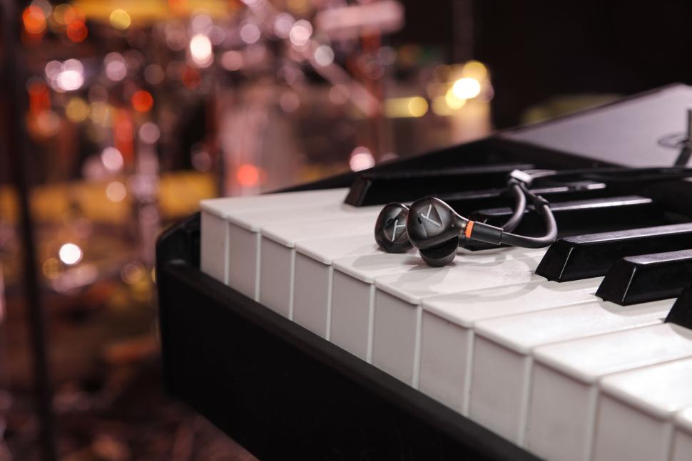 Einer von vier neuen In-Ear-Monitoren DT 73 IE