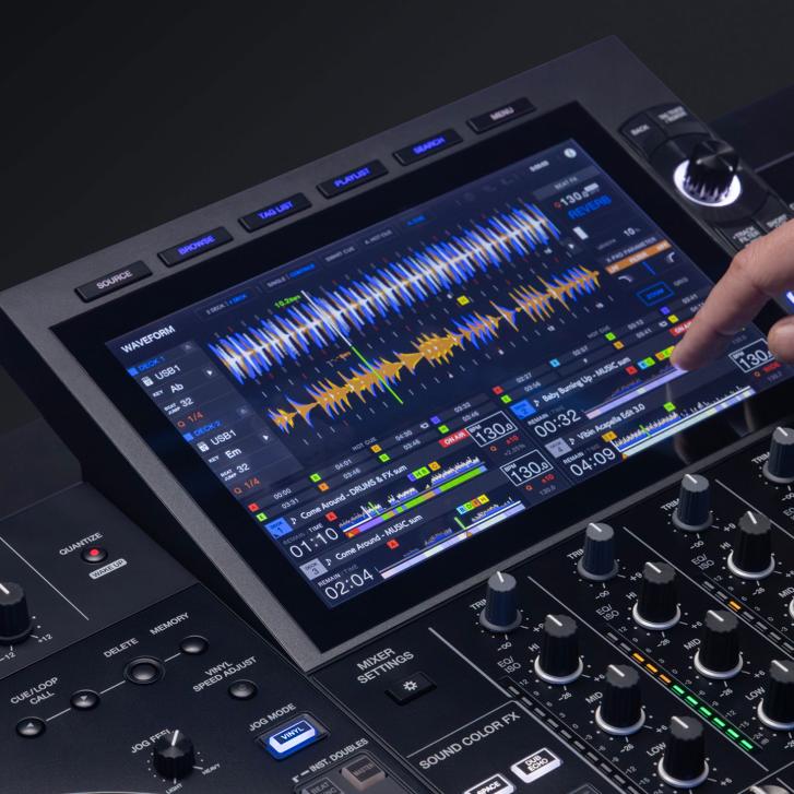 Der 10,1-Zoll-Touchscreen bietet nicht nur mehr visuelle Informationen, sondern erleichtert auch die Steuerung aller Funktionen. Bis zu 13 Tracks können gleichzeitig angezeigt werden.
