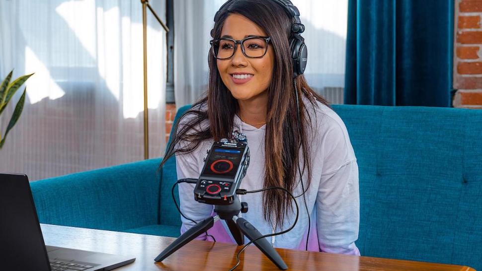 Ob für atmosphärische Texturen, einzigartige Instrumente oder groovige Rhythmen – der X8 ist der ideale Begleiter für alle, die ihren Sound einzigartig machen wollen