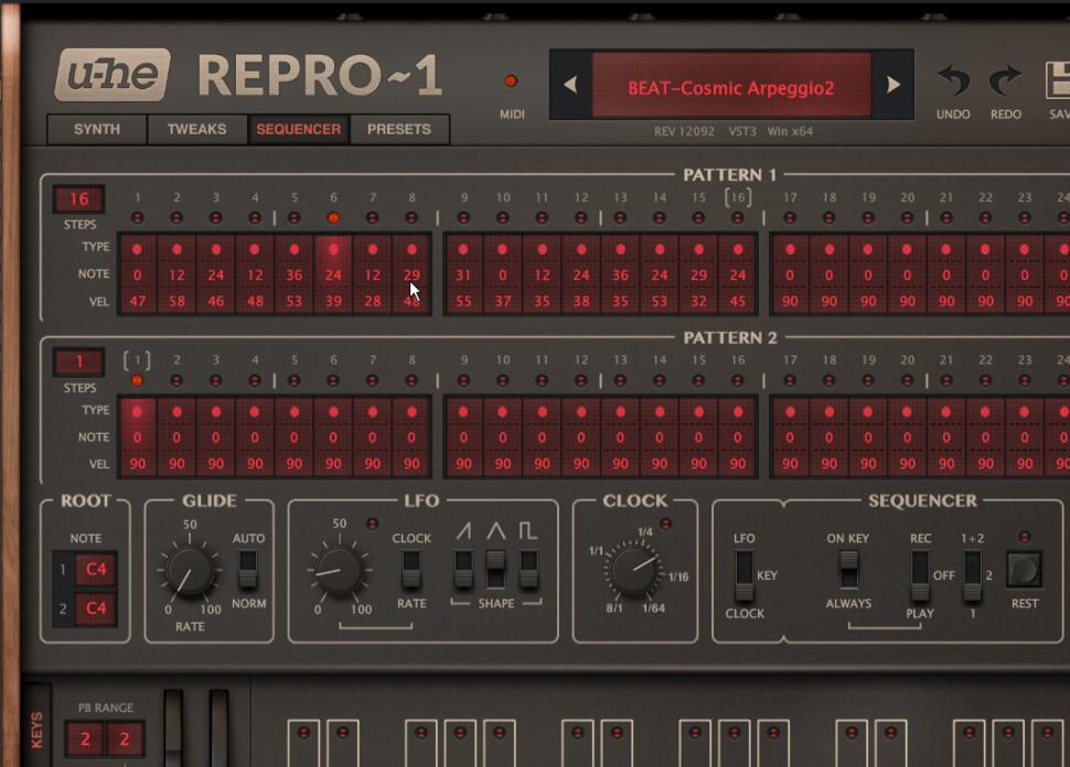 2 Spannungsverlauf: In der Note-Zeile des Sequenzers bestimmst du die Tonhöhe der einzelnen Steps. Oktav- und Quintintervalle passen harmonieren auch mit wechselnden Begleitakkorden super. Experimentiere ruhig auch einmal mit anderen Werten. Der Velocity-Wert des Sequenzers bestimmt bei unseren Arpeggio-Patch, wie stark die Filterhüllkurve die Cutoff-Frequenz beeinflusst.