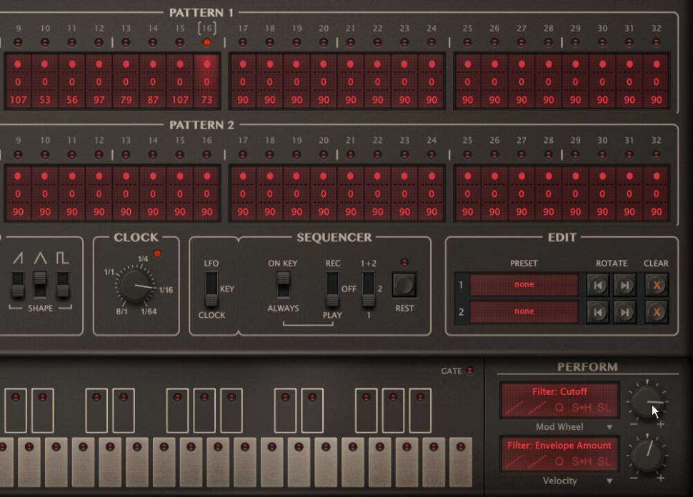 4 Pulsierende Sequenz: Damit dies sich auch auf die Sequenz auswirkt, nehmen wir in der Perform-Sektion die abgebildeten Modulationszuweisungen vor. Damit beeinflusst Velocity die Intensität, mit der die Filterhüllkurve auf das Filter wirkt und das Modulationsrad die Filterfrequenz. Noch klingt die Sequenz aber etwas trocken. Abhilfe schafft eine Pulsweitenmodulation.