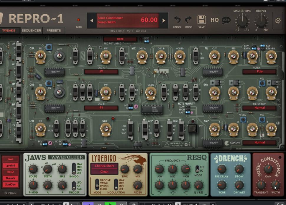 6 Klangveredelung: Wähle hier das Modell P1 (Pro-One) für beide Oszillatoren sowie den Filtermodus Poly. Zu guter Letzt spendieren wir unser Futuresynth-Bassline auf der Effects-Seite eine Prise Chorus und Hall und etwas mehr Stereobreite. Tipp: Für einen modernen, pumpenden Klang kannst du deine Sounds mit einem Sidechain-Effekt wie Cableguys Kickstart versehen.