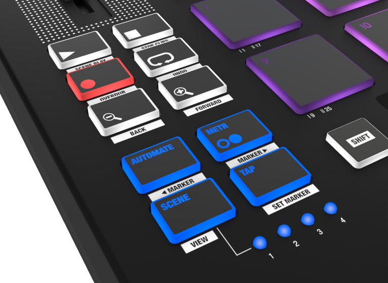 6 Master: Die Master-Sektion links bietet viele praktische Funktionen beim Arrangieren. Neben einem Fader für die Gesamtlautstärke und Transporttastern kannst du auch Automation, Loop und Metronom aktivieren, das Tempo eintappen, ins Arrangement hinein- und herauszoomen sowie Scenes auswählen und zu einzelnen Markern vor- und zurückspringen.