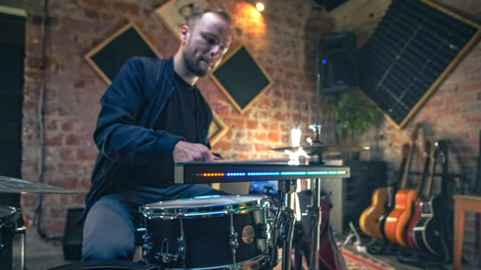 Der Drumbeam von afk-audio aus Dresden ist dann doch was ganz erfrischend anderes und weder ein gewöhnliches Drumpad, noch ein klassischer Midi-Controller