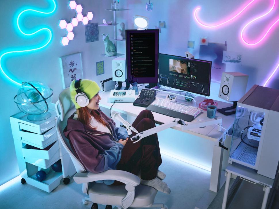 Vergiss Interfaces, die nur graue Kästen mit zwei Knöpfen sind. Die neue URX-Serie (URX22, URX44, URX44V) hat ein Feature, das wir uns alle schon lange gewünscht haben.