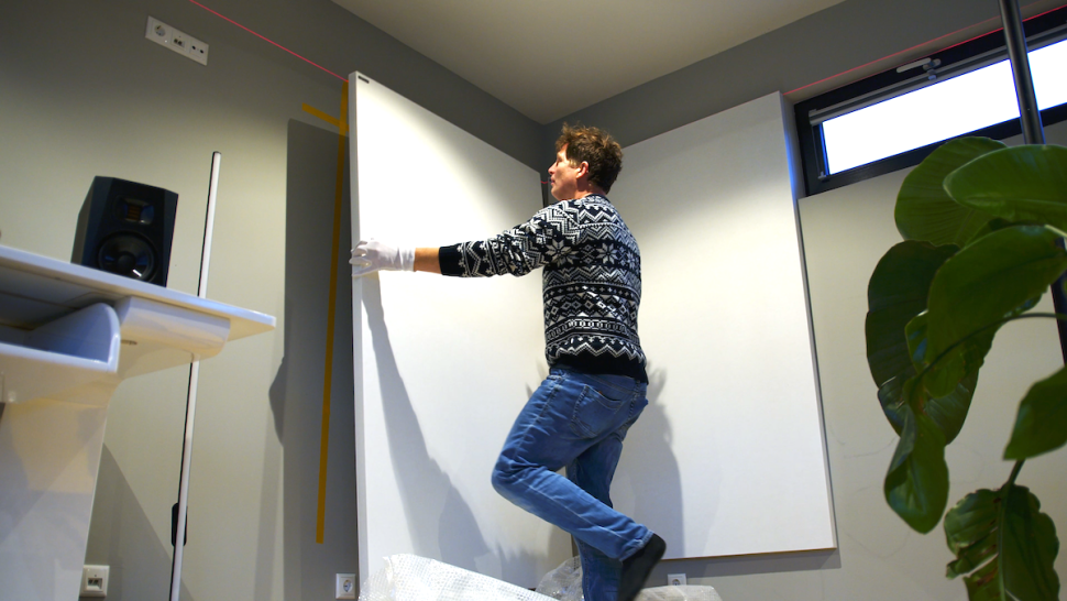 Nach voriger Messung wurden hier die Wand-Elemente angebracht – mit Hilfe von Lasern damit nichts schief hängt.